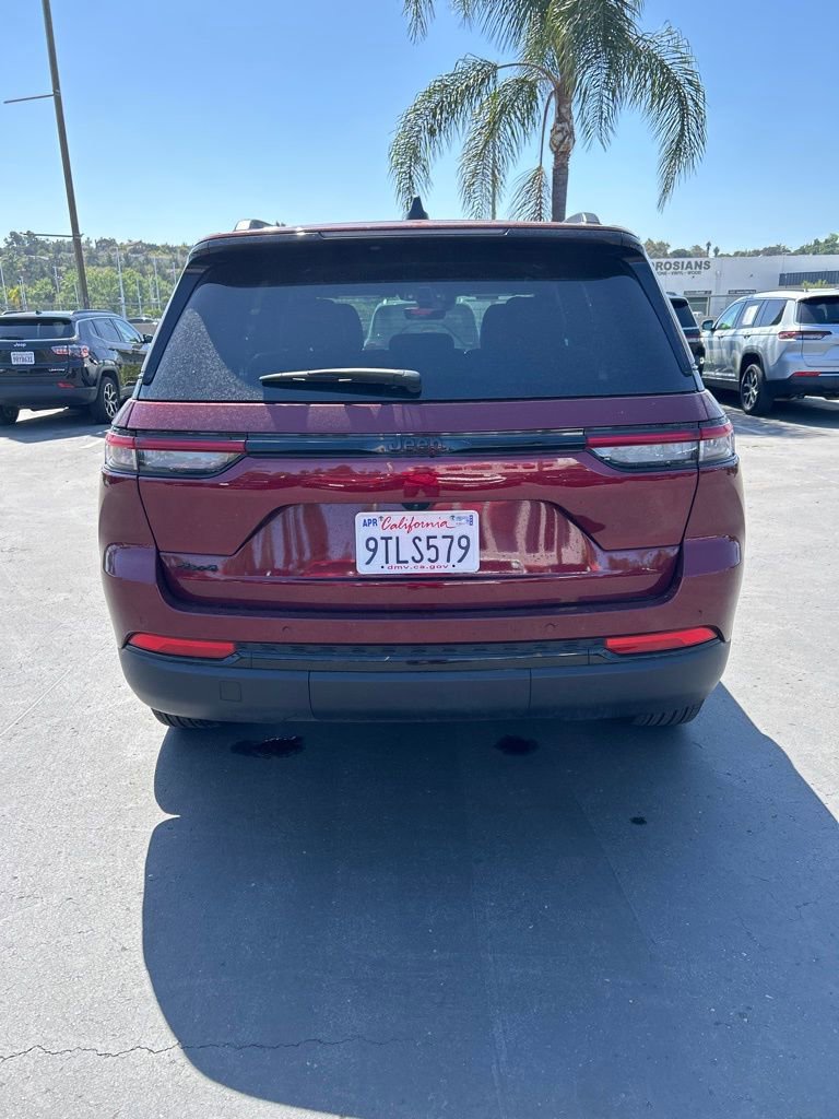 Used 2025 Jeep Grand Cherokee Altitude image 9