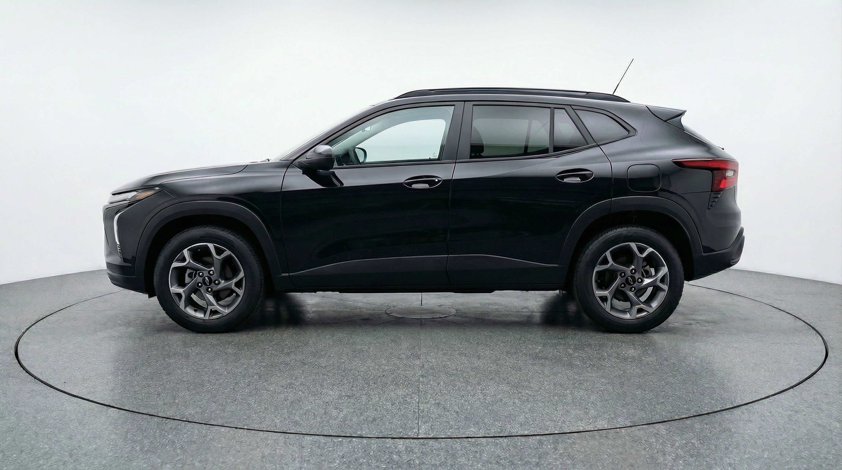 Used 2025 Chevrolet Trax LT image 5