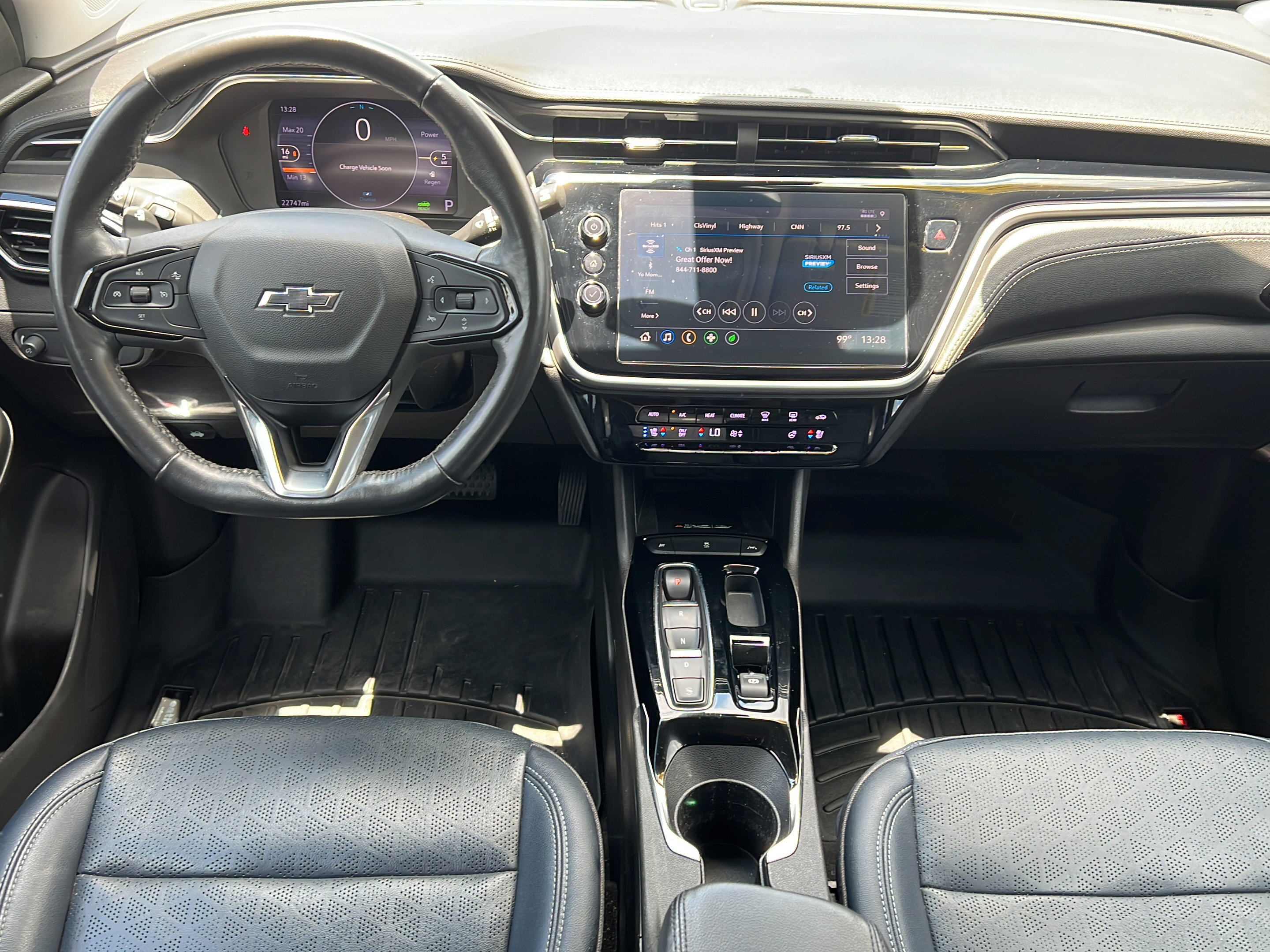 Used 2022 Chevrolet Bolt EUV LT w/ Convenience Package FWD image 11