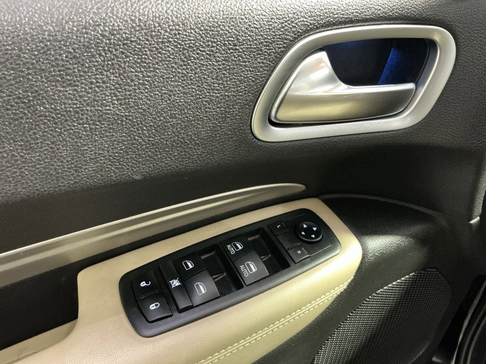 Used 2019 Dodge Durango SXT image 23