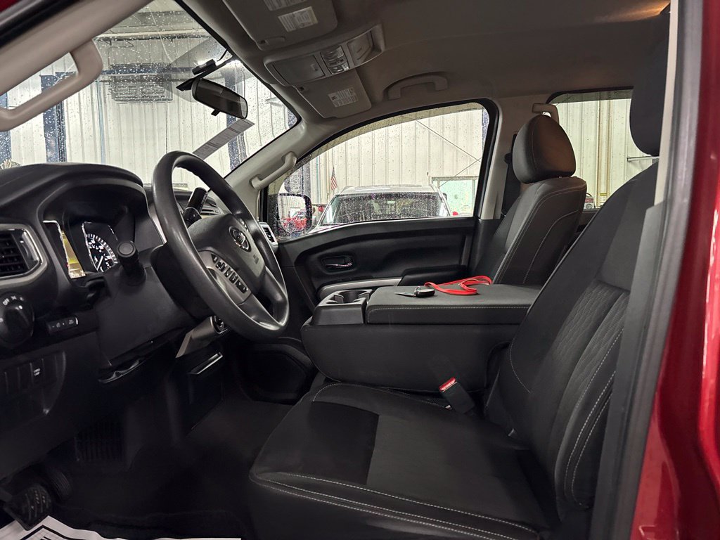 Used 2017 Nissan Titan SV AWD/4WD image 10