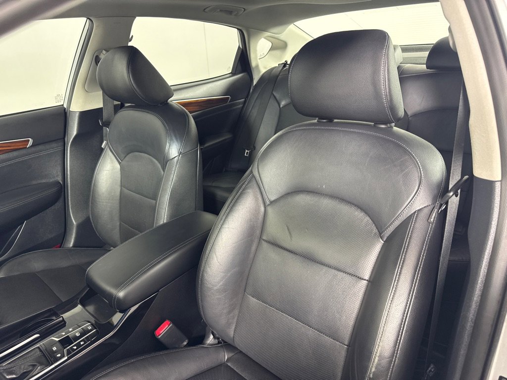 Used 2018 Kia Cadenza Technology image 15