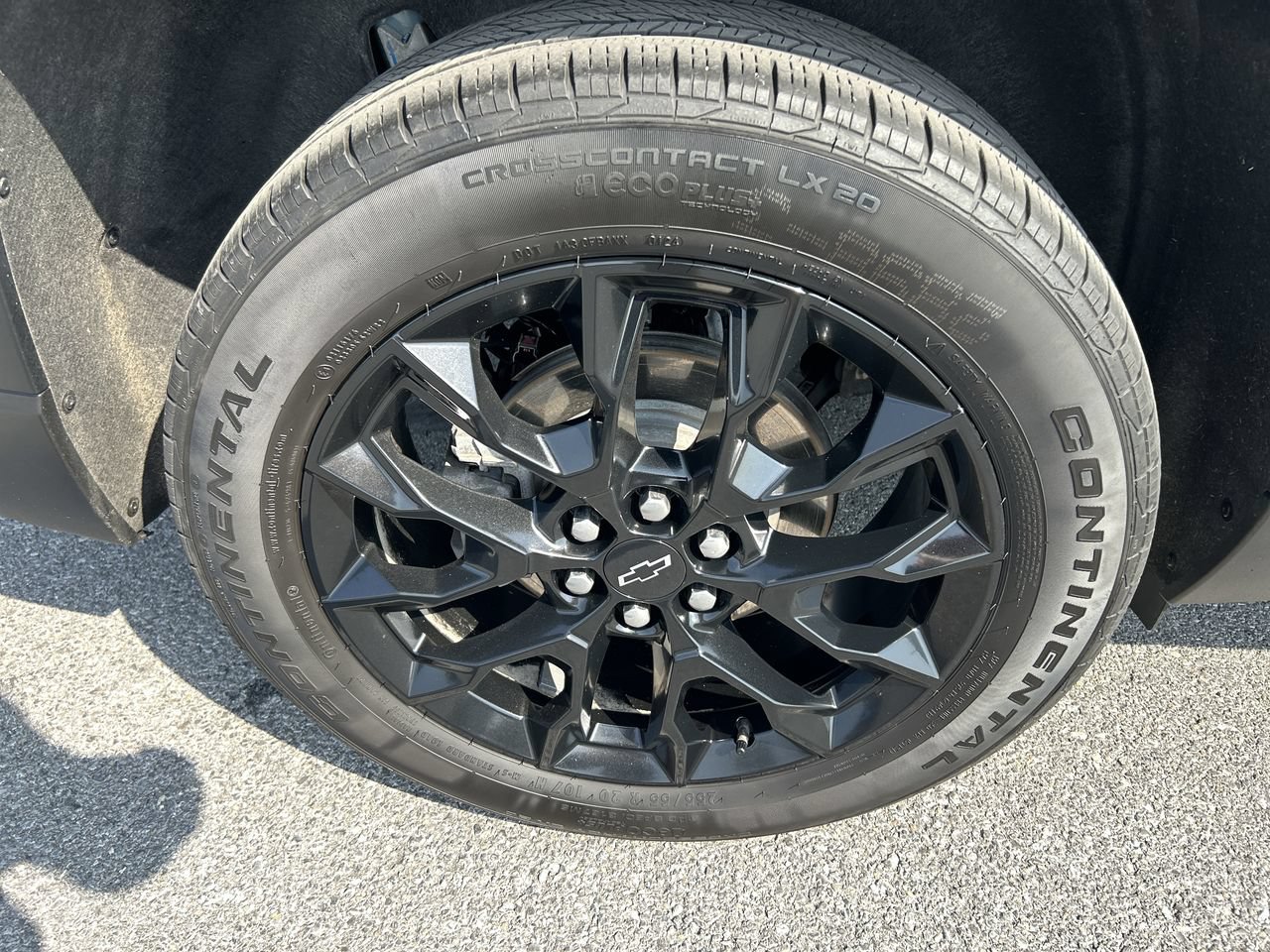 Used 2024 Chevrolet Traverse LS w/ Midnight/Sport Edition AWD/4WD image 9