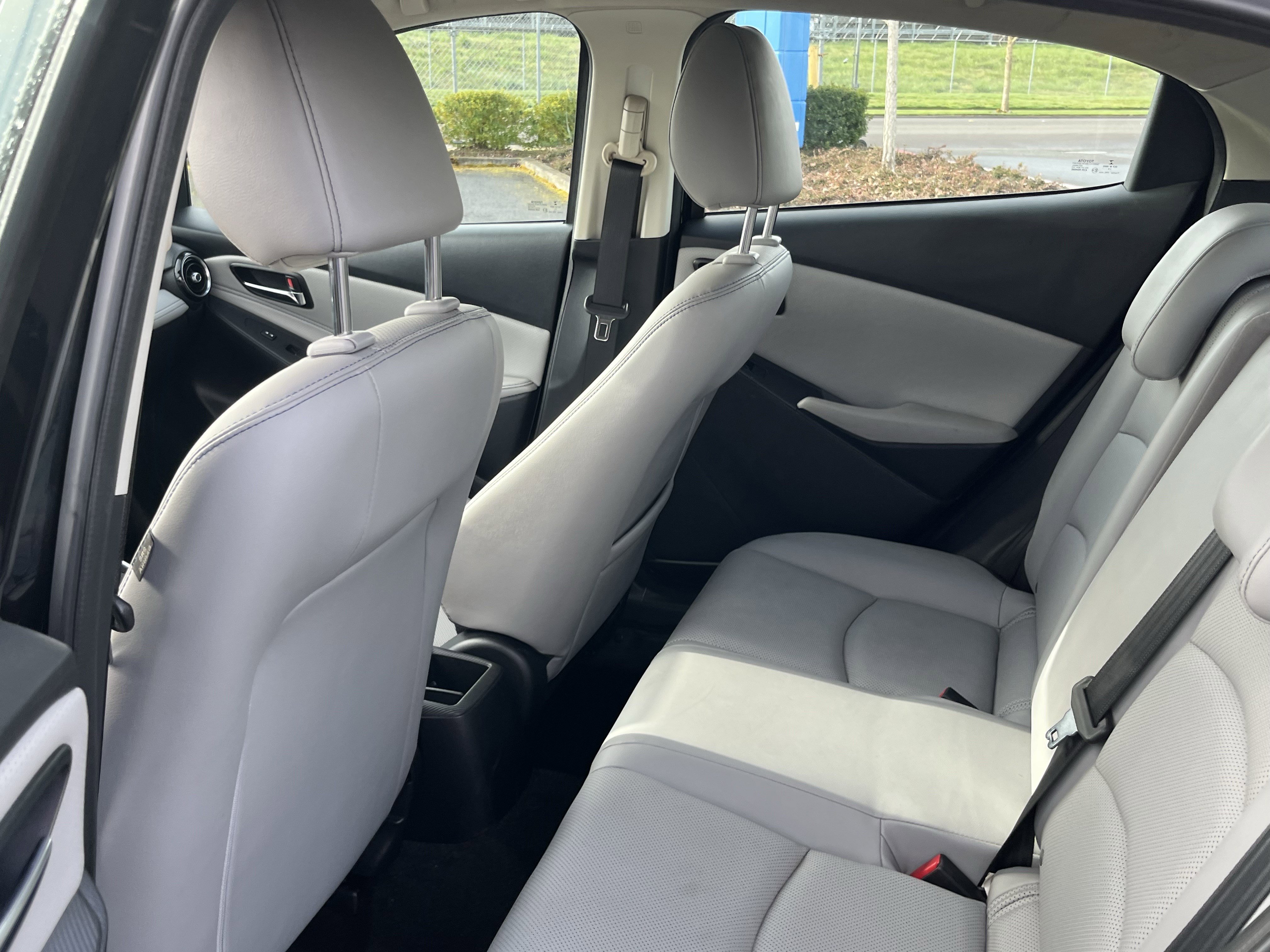 Used 2020 Toyota Yaris XLE image 13