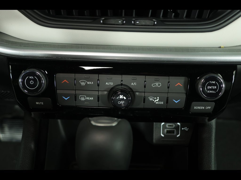 New 2026 Jeep Compass Limited image 18