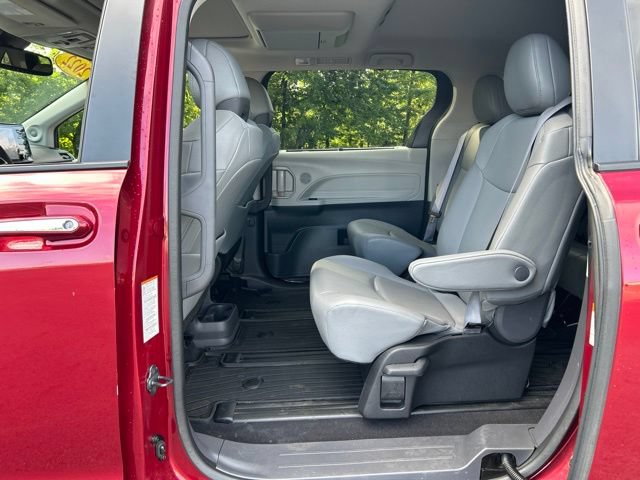 Used 2022 Toyota Sienna XLE w/ XLE Plus Package AWD/4WD image 36