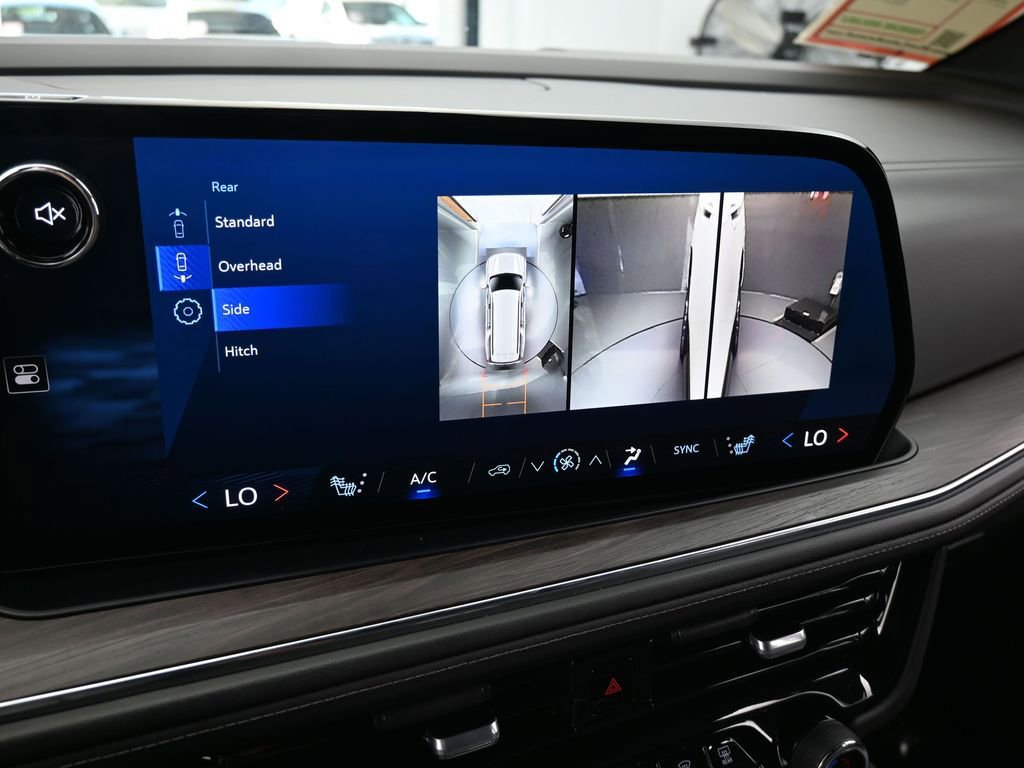 Used 2025 Chevrolet Suburban LT image 26