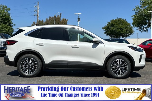 New 2025 Ford Escape SE w/ PHEV Premium Package FWD image 3