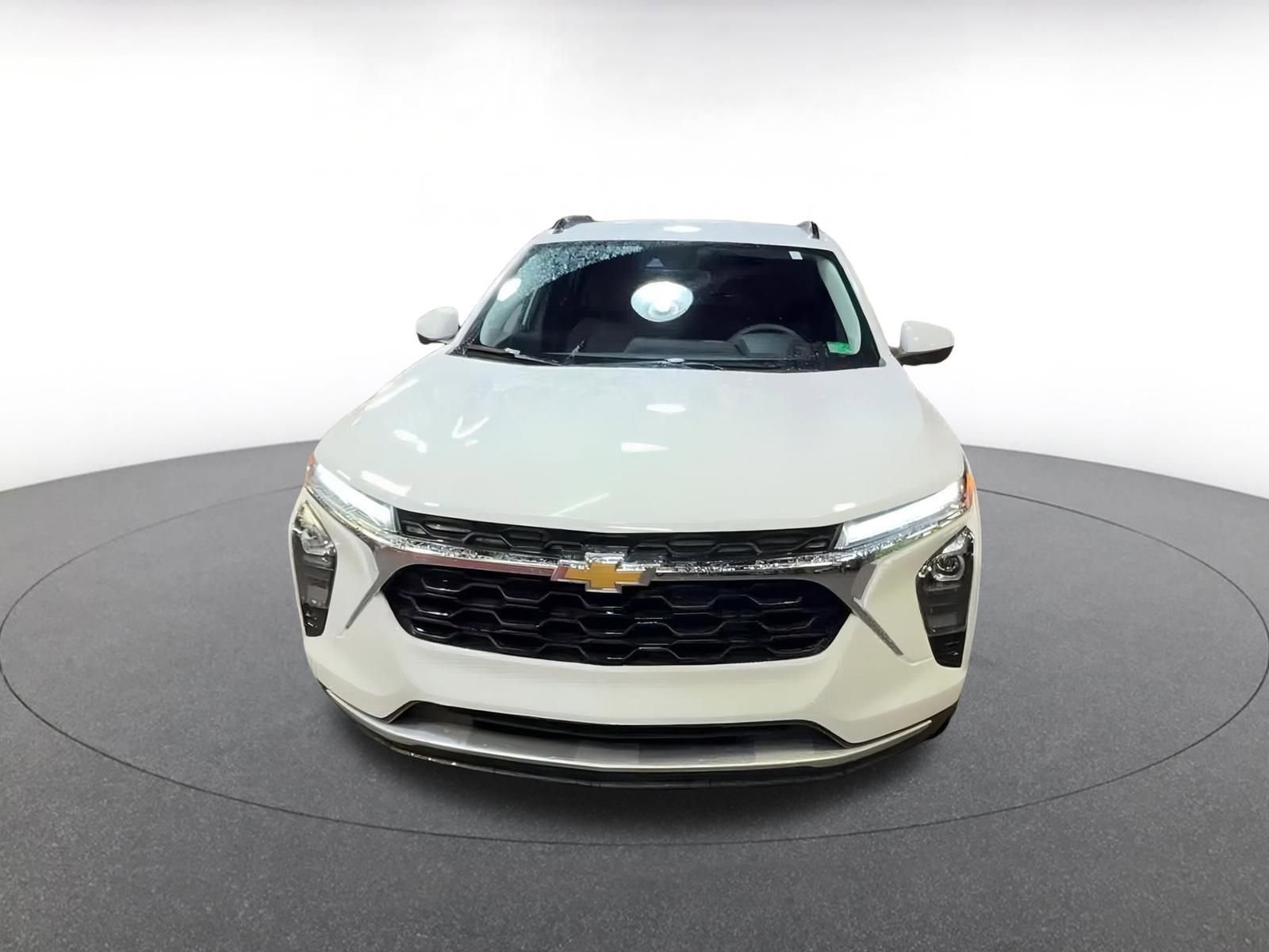 Used 2025 Chevrolet Trax LT image 4