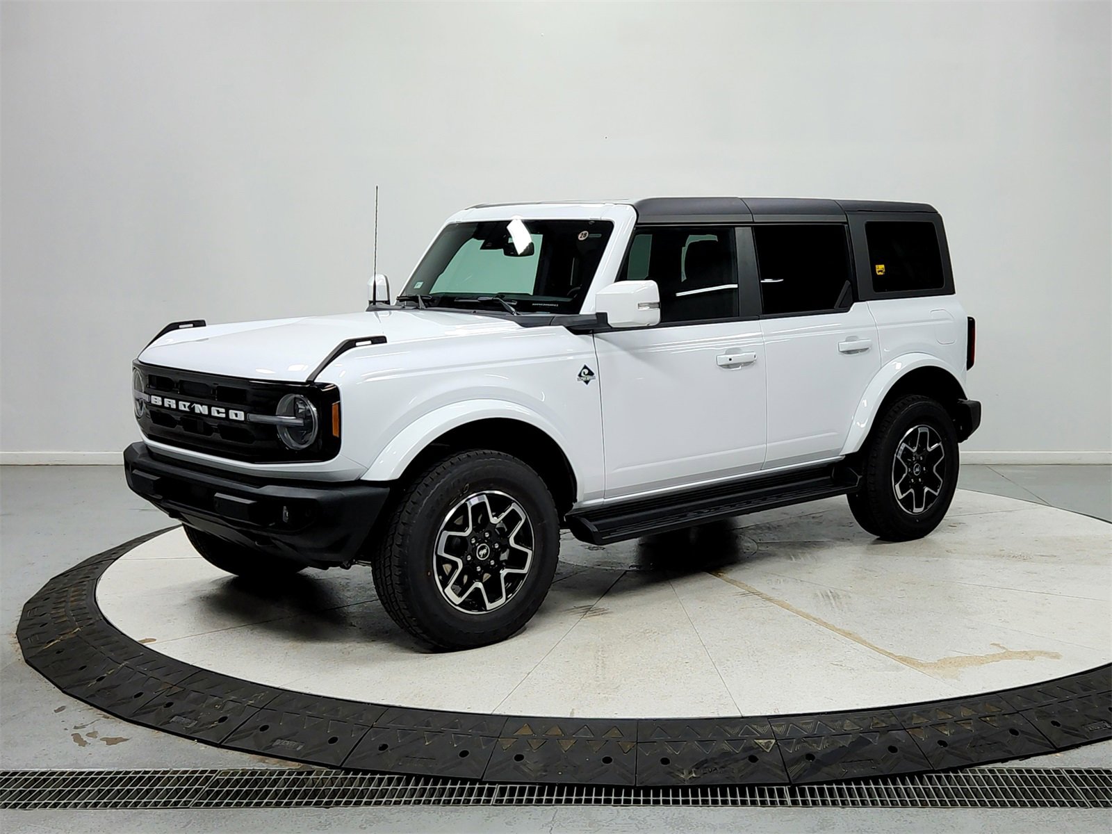 New 2025 Ford Bronco Outer Banks image 3