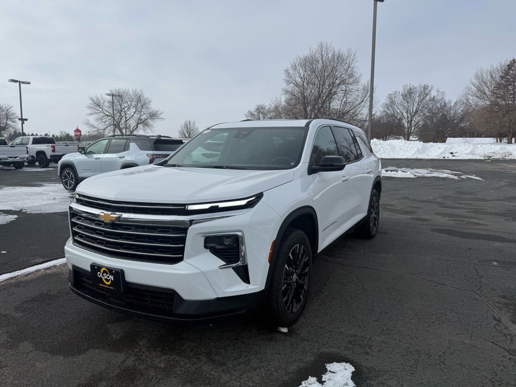 Used 2025 Chevrolet Traverse LT w/ Sun and Wheel Package image 1