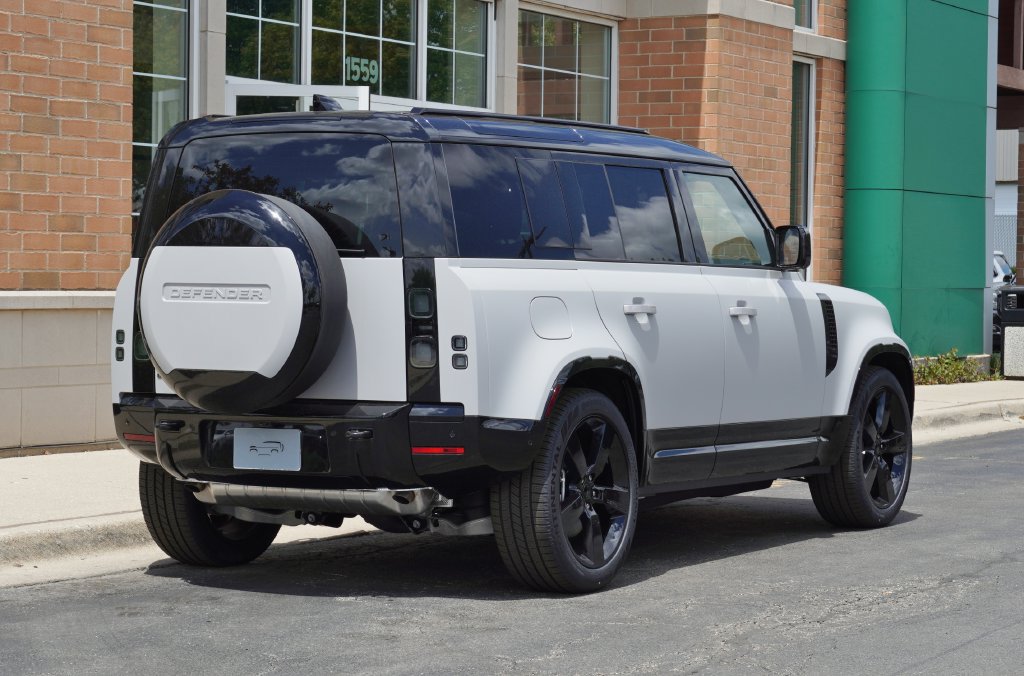 Used 2026 Land Rover Defender 110 X-Dynamic SE AWD/4WD image 6
