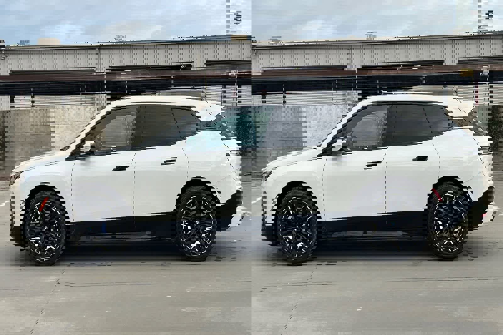 Used 2023 BMW iX xDrive50 w/ Sport Package image 6