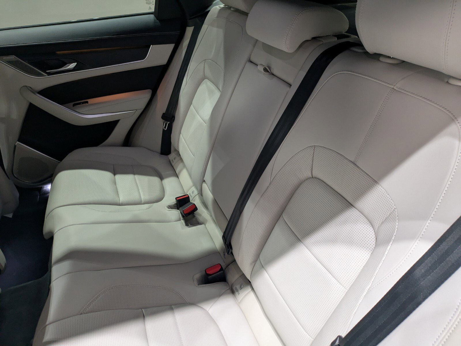 New 2026 Jaguar F-PACE R-Dynamic S image 13