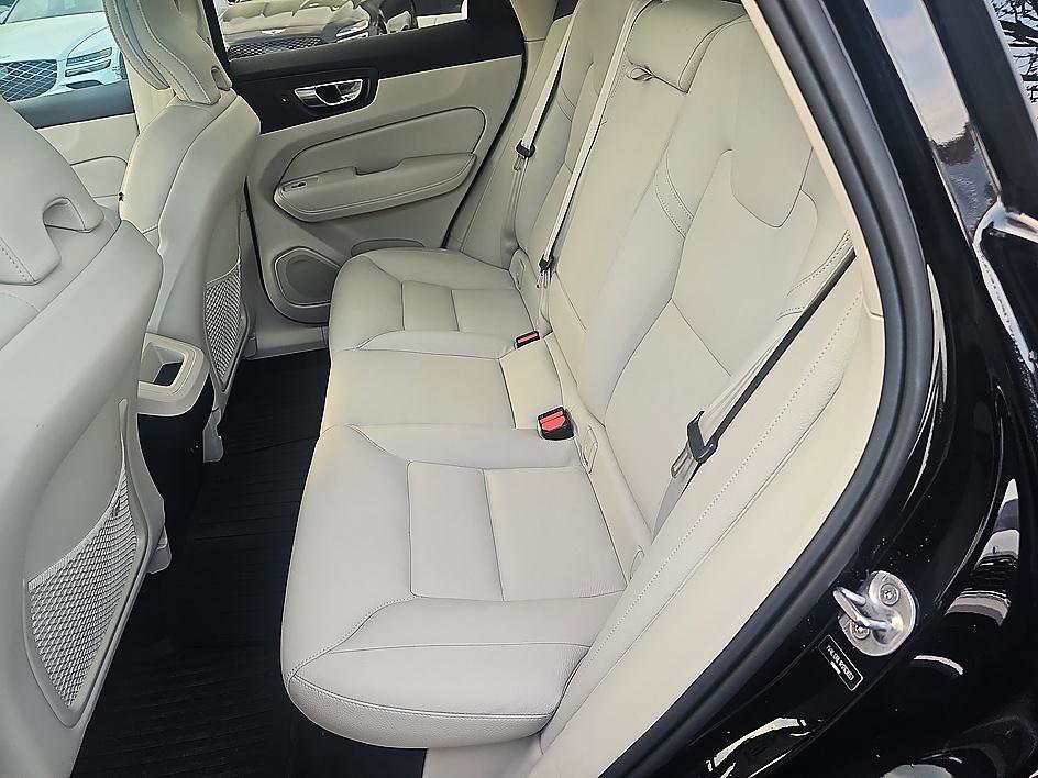 Used 2024 Volvo XC60 B5 Plus w/ Protection Package Premier image 31