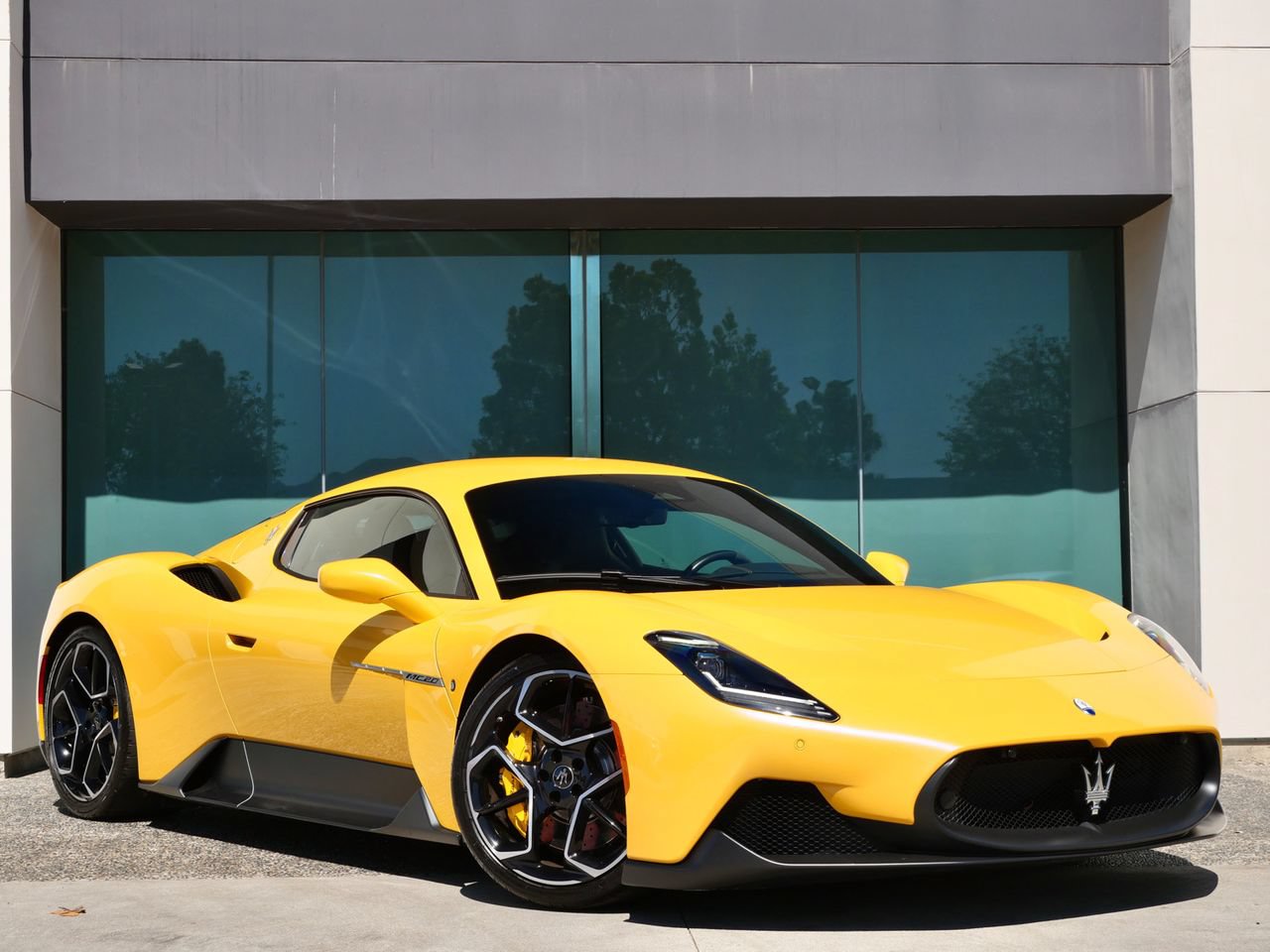 Used 2023 Maserati MC20 Coupe RWD image 1