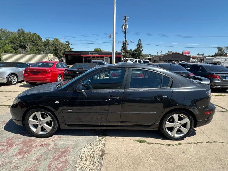 Used 2005 MAZDA MAZDA3 s w/ Moonroof & 6-CD Pkg FWD image 4