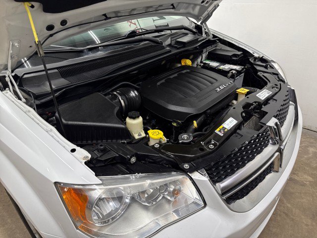Used 2016 Dodge Grand Caravan SXT FWD image 46
