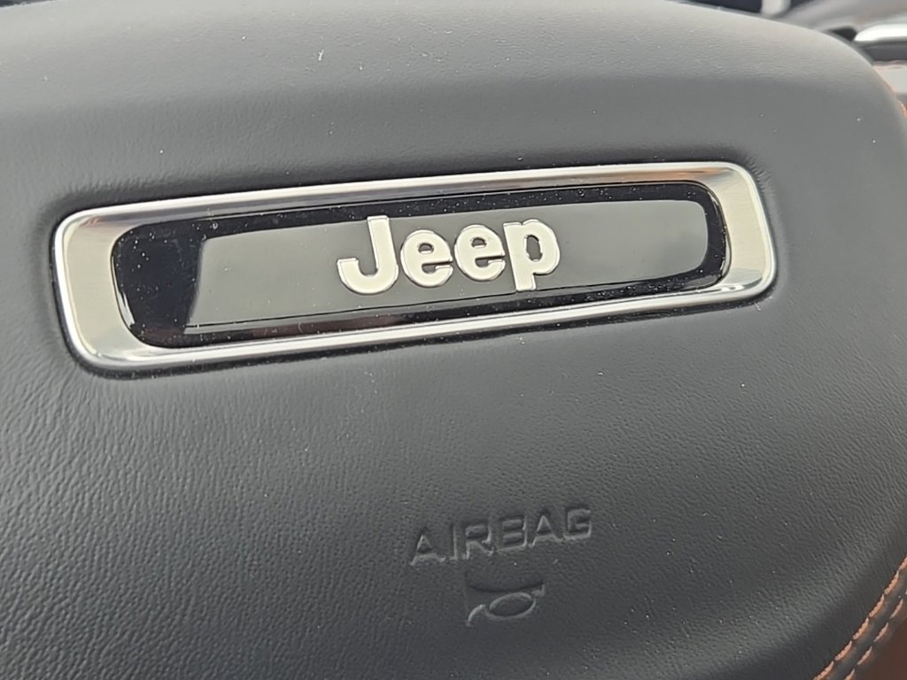 Used 2025 Jeep Grand Cherokee Summit AWD/4WD image 29