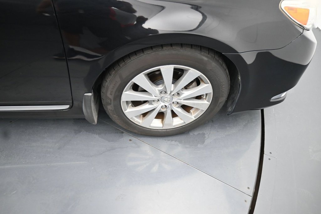Used 2011 Toyota Avalon Limited FWD image 11