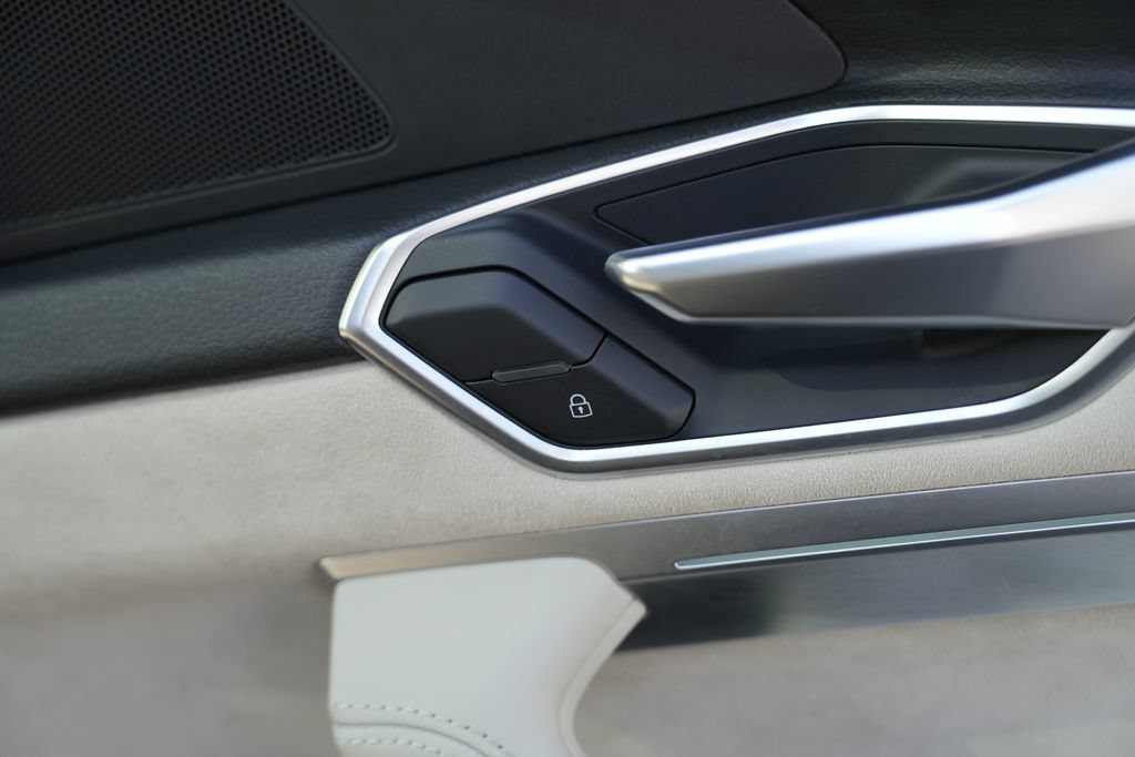 Used 2019 Audi e-tron Prestige AWD/4WD image 45