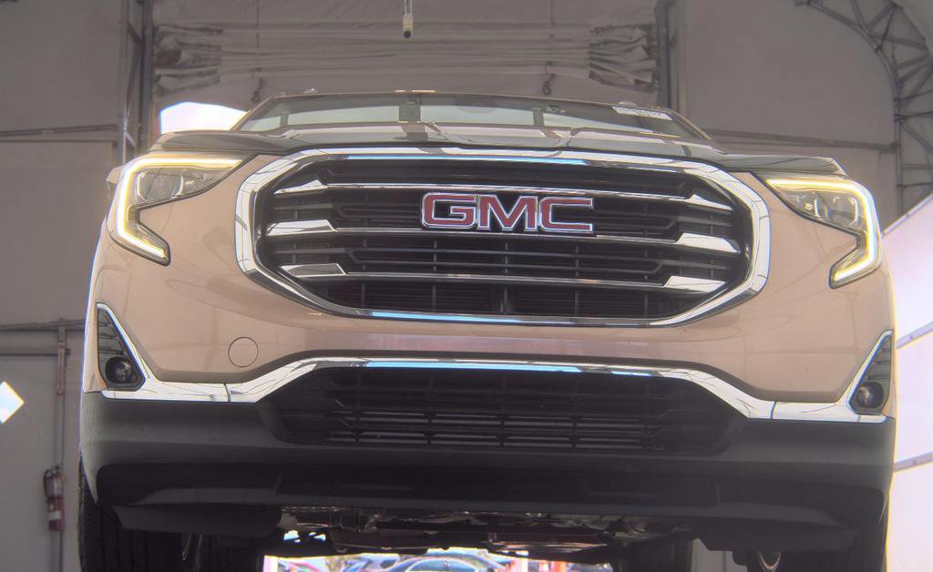 Used 2018 GMC Terrain SLT w/ Preferred Package FWD image 3