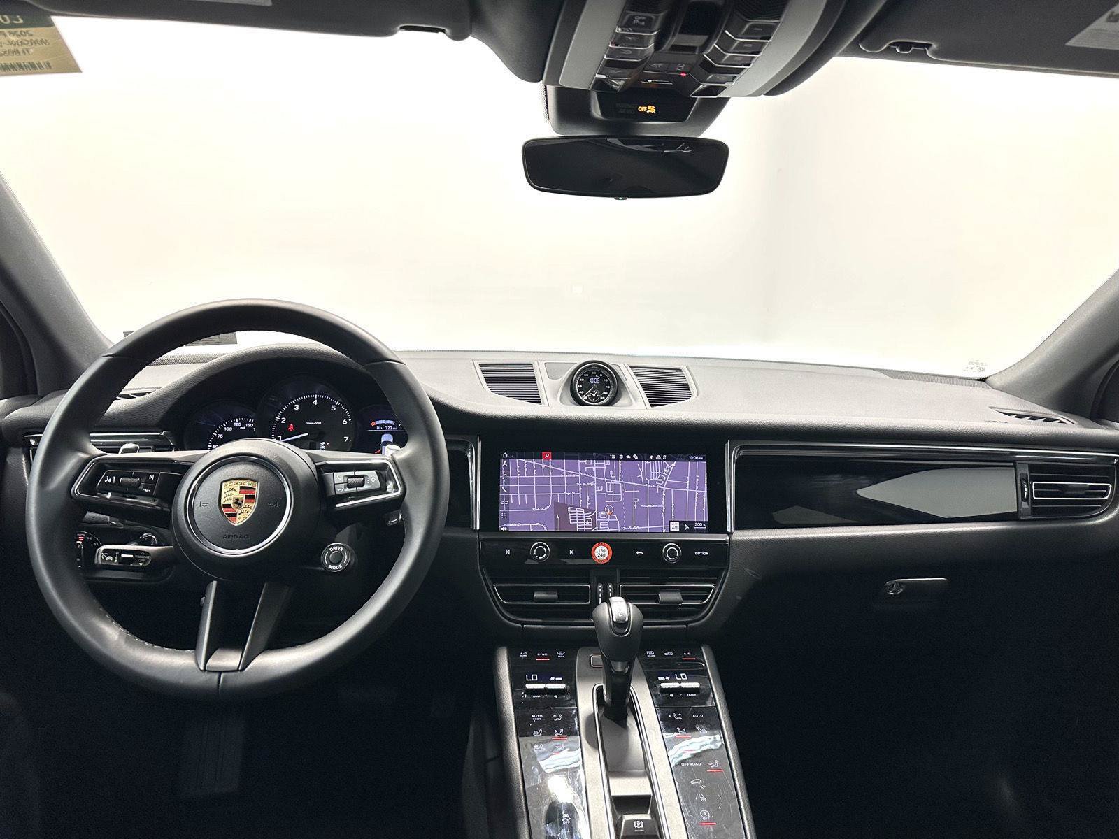 Certified 2026 Porsche Macan AWD/4WD image 27