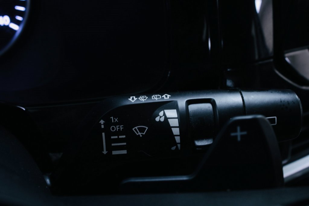 Used 2022 Nissan Pathfinder SV image 9