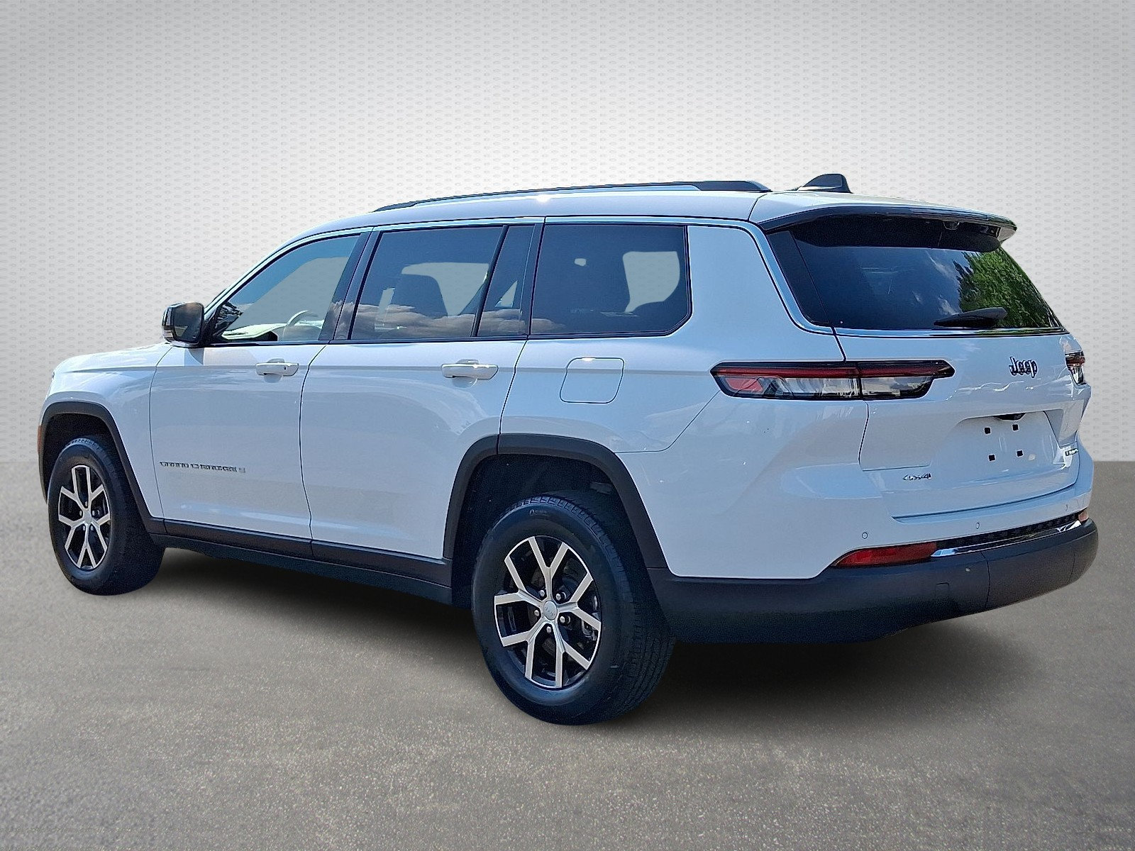 Used 2023 Jeep Grand Cherokee L Limited w/ Luxury Tech Group II AWD/4WD image 4