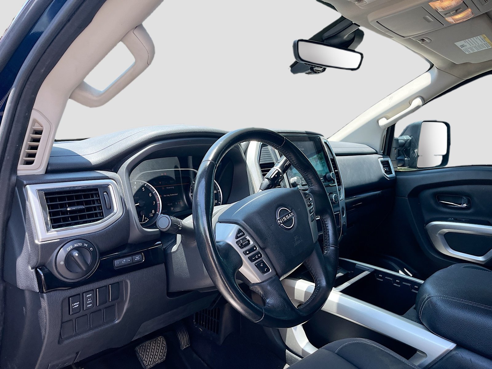 Used 2023 Nissan Titan SV w/ SV Convenience Package RWD image 9