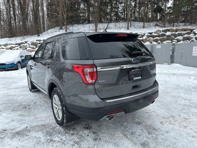 Used 2018 Ford Explorer XLT w/ Equipment Group 202A image 3