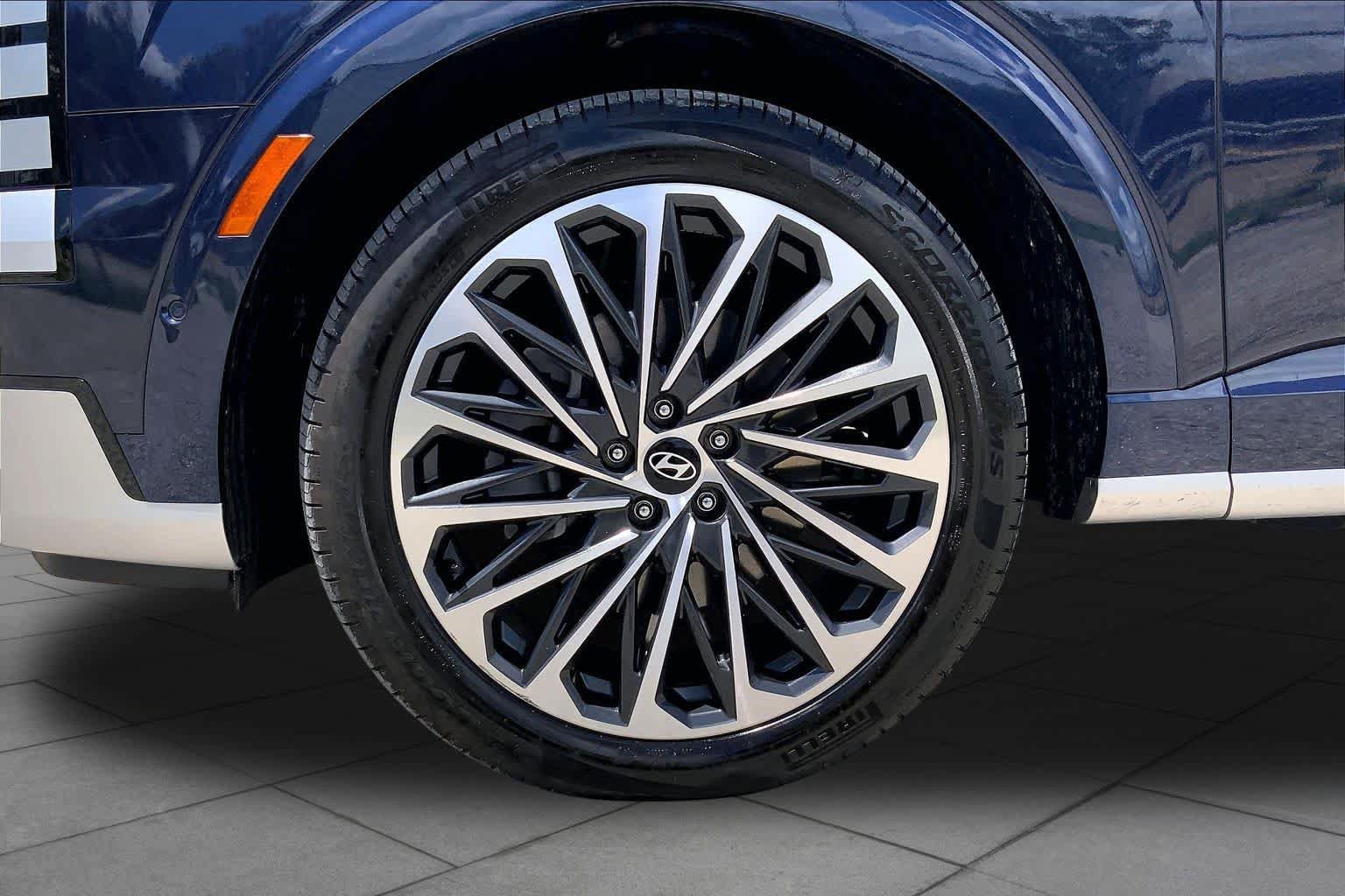 Certified 2026 Hyundai Palisade Calligraphy FWD image 20