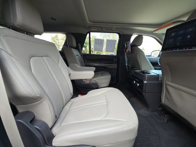 Used 2021 Ford Expedition Limited image 17