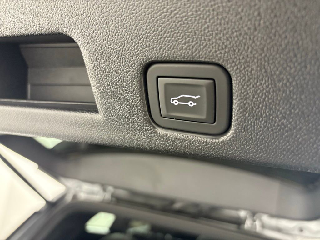 Used 2025 GMC Acadia Elevation image 41