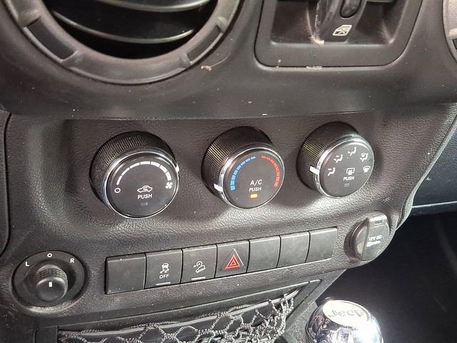 Used 2018 Jeep Wrangler Unlimited Sport S AWD/4WD image 22