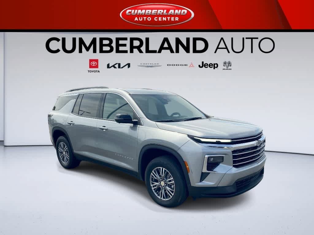 Used 2024 Chevrolet Traverse LT w/ Trailering Package FWD image 1