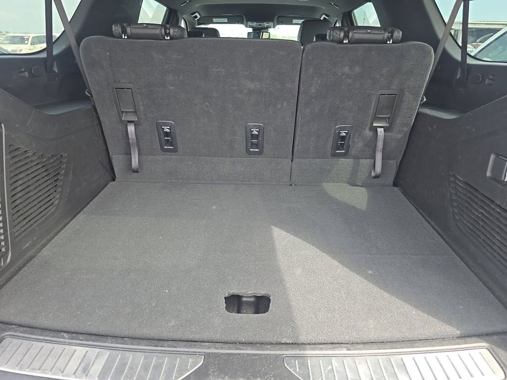 Used 2025 Chevrolet Suburban Z71 AWD/4WD image 17