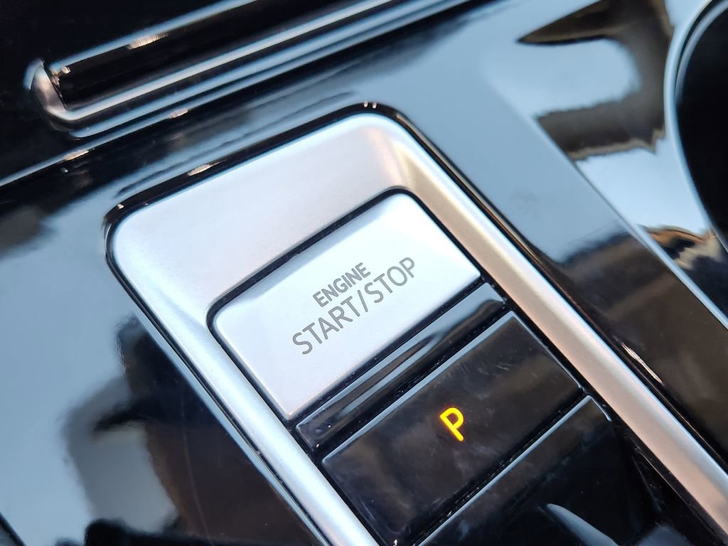 Used 2025 Volkswagen Atlas SE image 12