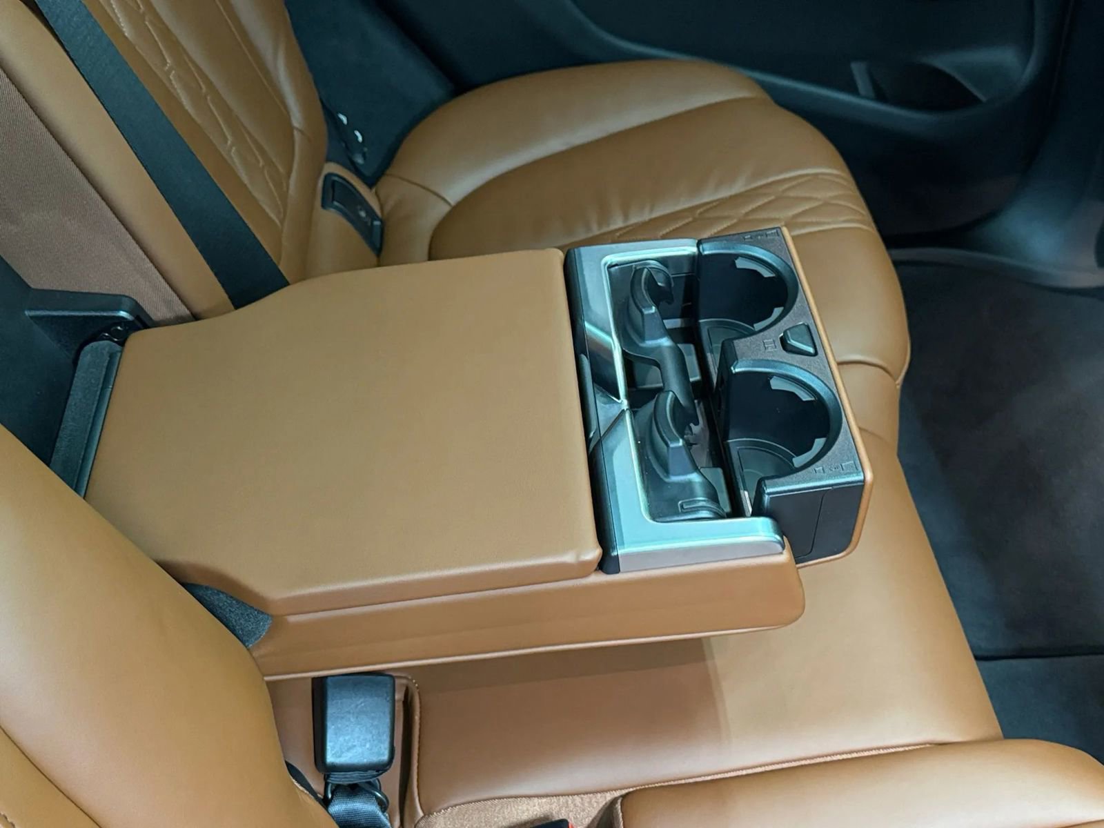 Used 2021 BMW X7 M50i w/ Luxury Seating Package image 21