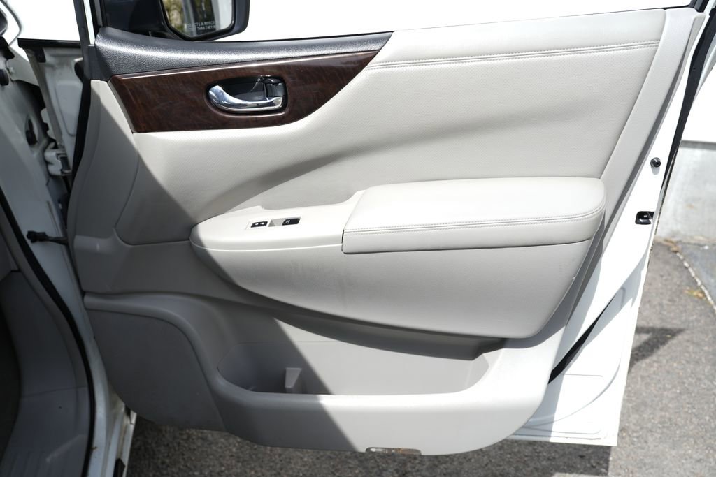 Used 2016 Nissan Quest SV FWD image 29