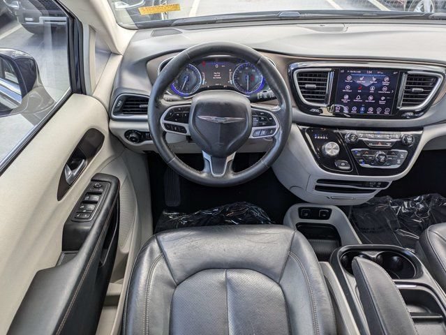 Used 2019 Chrysler Pacifica Touring-L w/ Advanced Safetytec Group FWD image 16