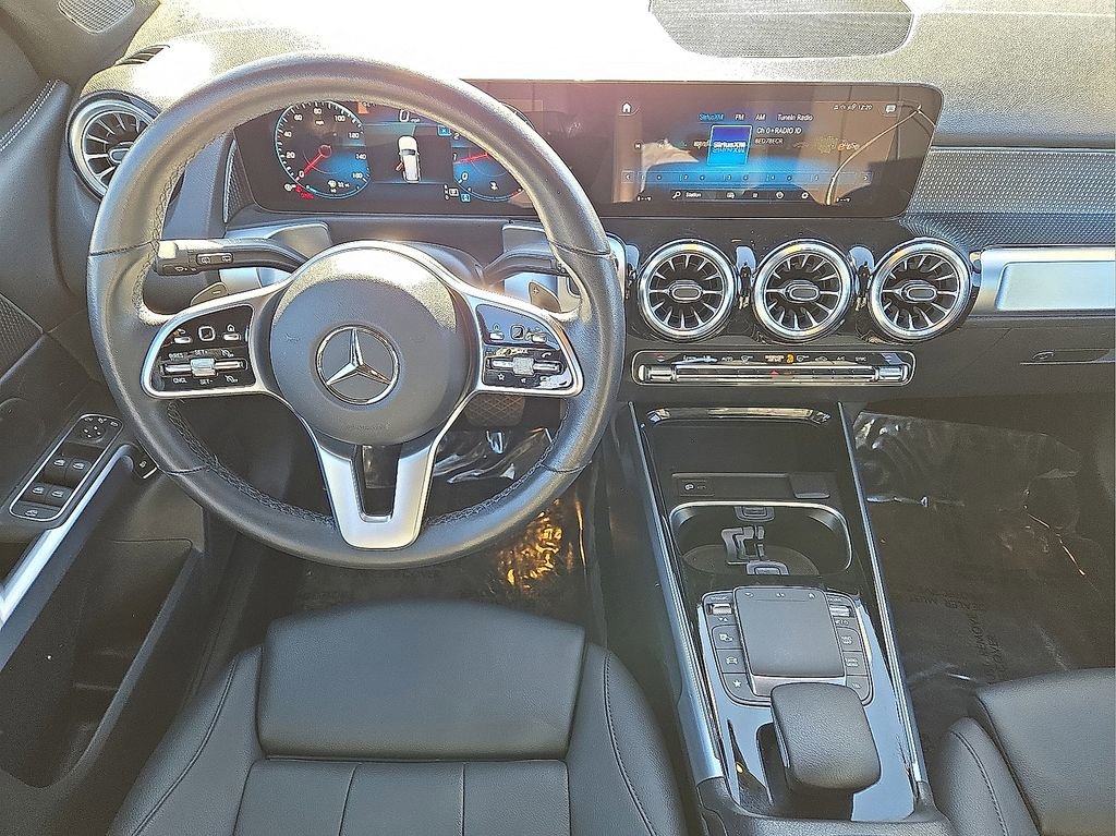 Used 2022 Mercedes-Benz GLB 250 w/ Premium Package Lite image 17