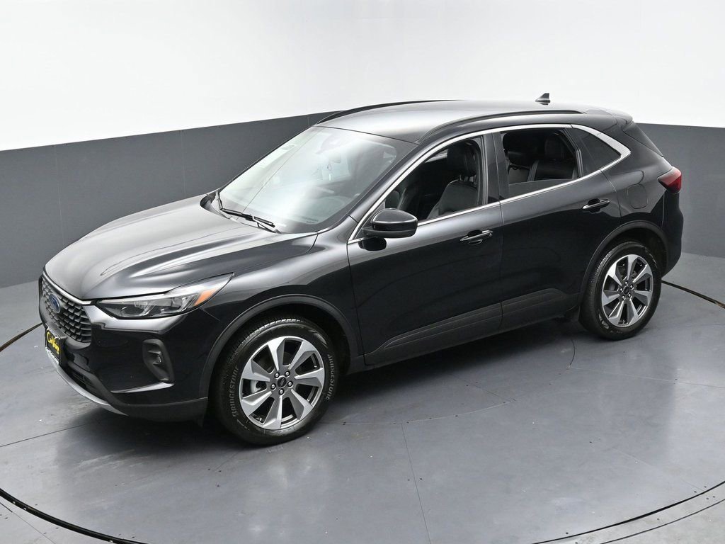 Used 2025 Ford Escape Platinum image 40