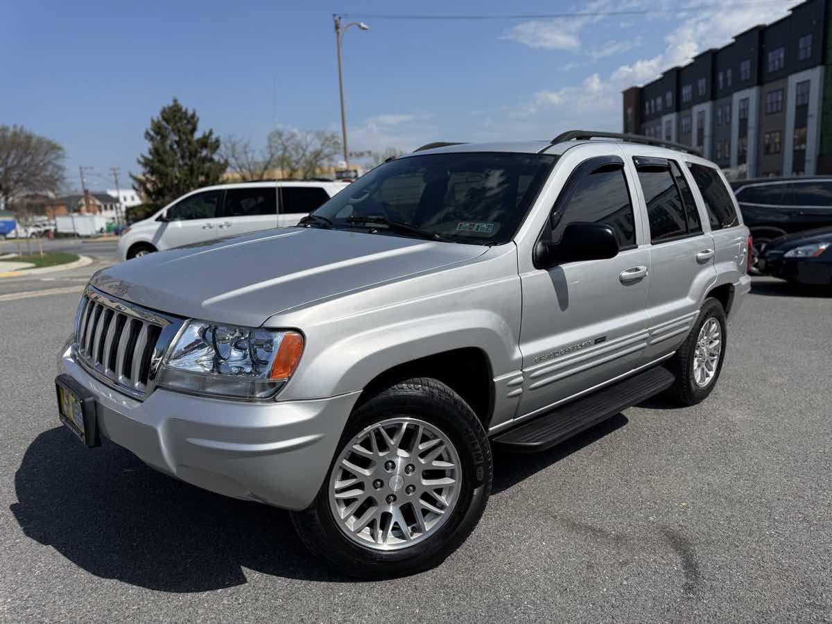 Used 2004 Jeep Grand Cherokee Limited w/ Cold Weather Group AWD/4WD image 3