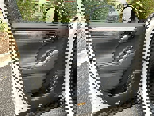 New 2026 Toyota Highlander Limited image 17