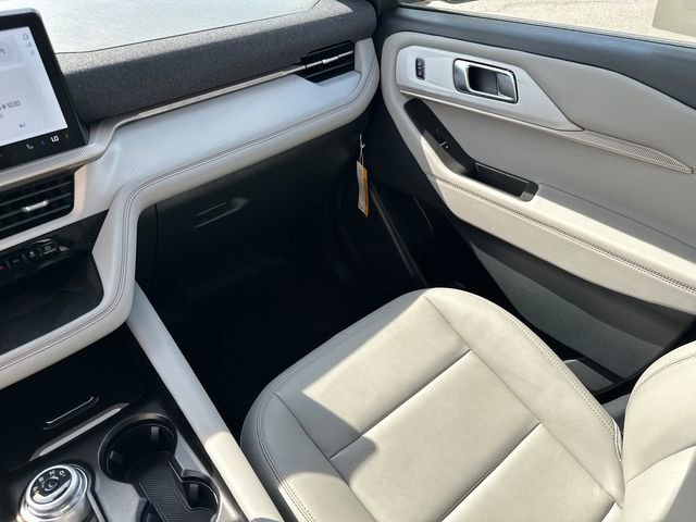 Used 2025 Ford Explorer Active w/ Active Comfort Package AWD/4WD image 29