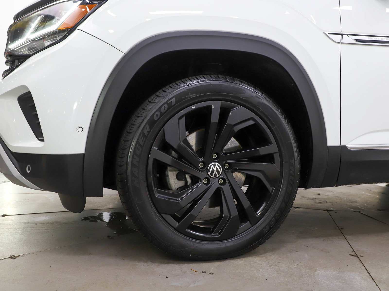 Used 2021 Volkswagen Atlas Cross Sport SEL Premium AWD/4WD image 28