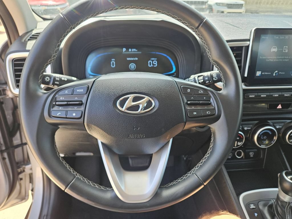 Used 2025 Hyundai Venue SEL FWD image 17