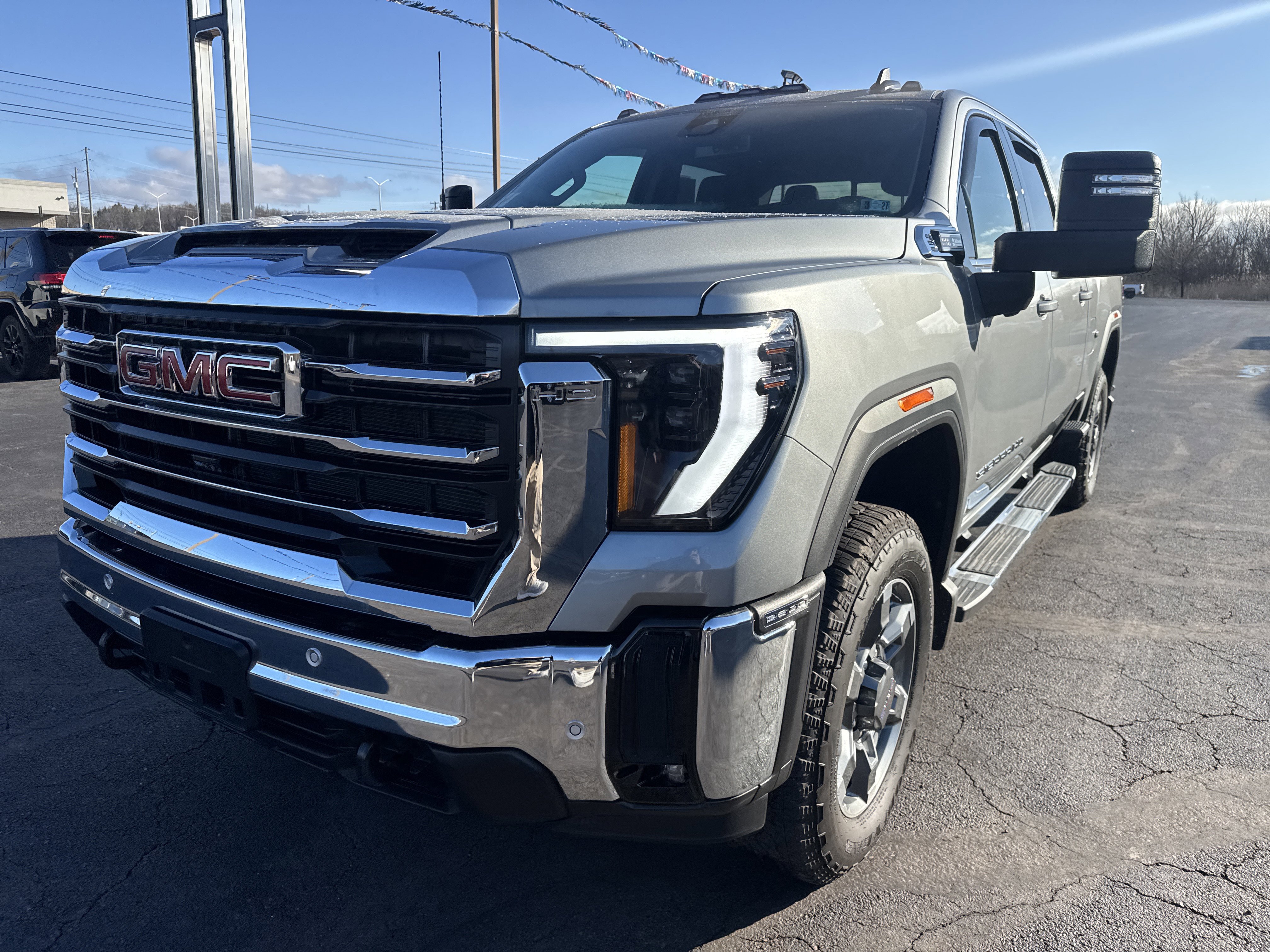 Used 2025 GMC Sierra 2500 SLE w/ SLE Value Package; AWD/4WD image 10