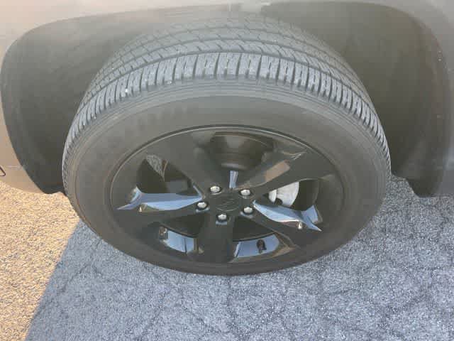 Used 2023 Jeep Grand Cherokee Altitude AWD/4WD image 8